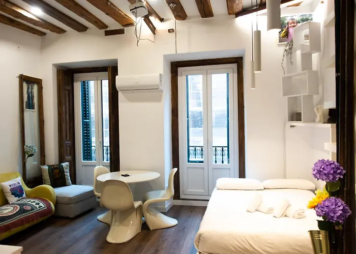 Hortaleza 4, Preciso Estudio En Chueca Junto A La Gran Via De